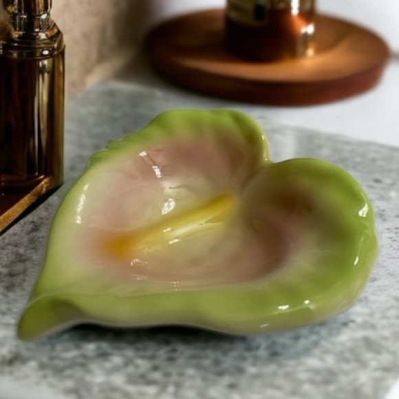 VTG Honolulu Clay Works
Calla Lily Flower Jewelry Tray Hawaii Vanity 5"x5.5" - Picture 1 of 11